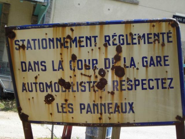 vieux panneaux et vieilles facades 20.415