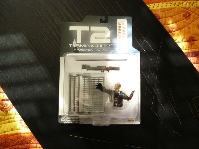 SOCLE "UPC" POUR TERMINATOR 2 SIDESHOW 26.126