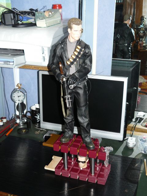 SOCLE "UPC" POUR TERMINATOR 2 SIDESHOW - Page 5 16.75