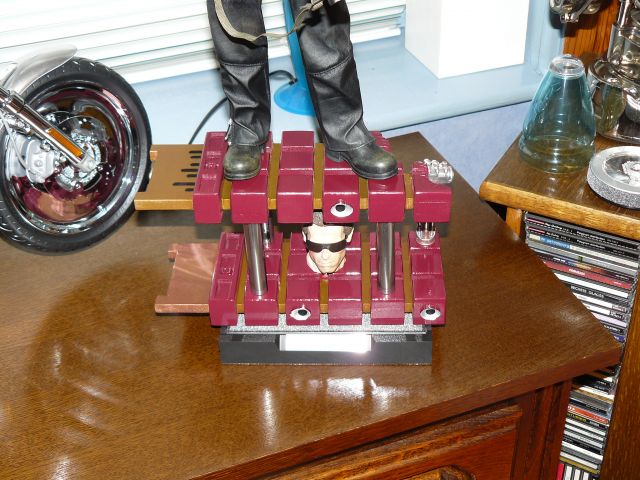 SOCLE "UPC" POUR TERMINATOR 2 SIDESHOW - Page 5 20.96