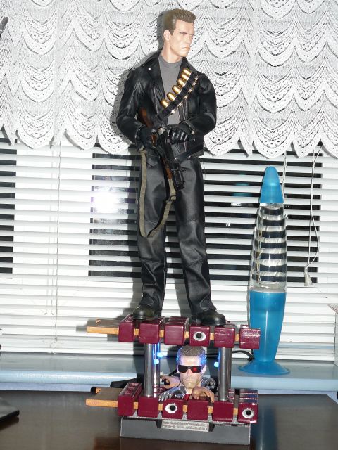 SOCLE "UPC" POUR TERMINATOR 2 SIDESHOW - Page 7 24.116