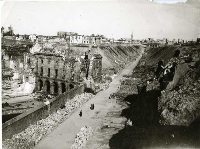 Brest en ruines... - Page 2 11.188